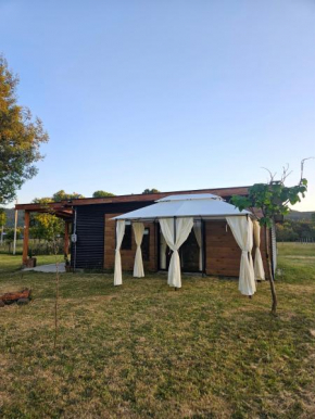 Cabaña en carretera 5 sur con granja de animales